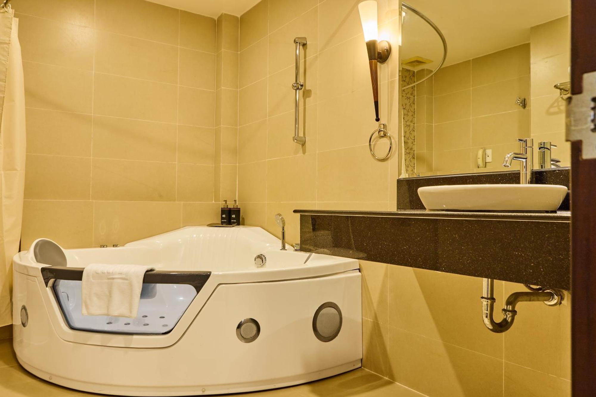 Kin Hotel Thi Sach โฮจิมินห์ซิตี้ ภายนอก รูปภาพ